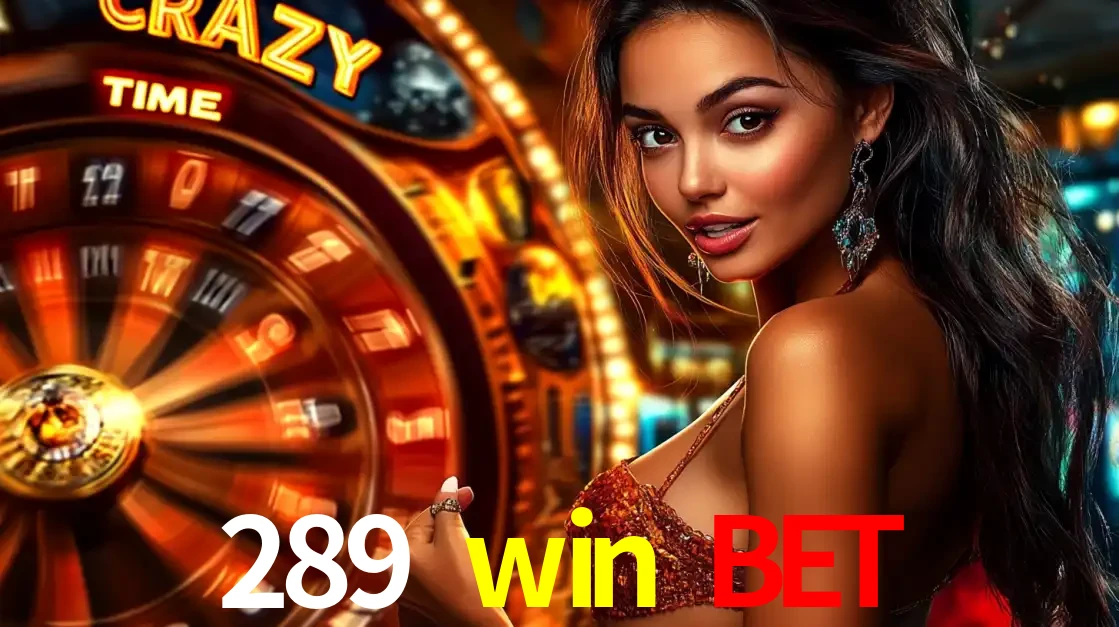 Mulher ao lado da roda de prêmios do jogo de cassino ao vivo Crazy Time, um dos shows de jogos mais emocionantes oferecidos pela plataforma de apostas 289 win bet.